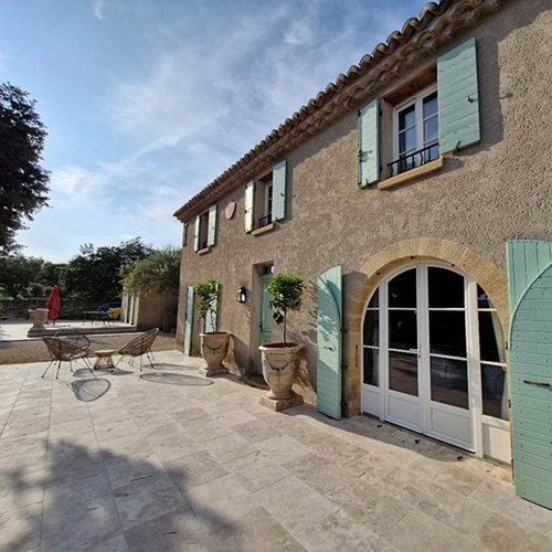 Façade de la Bastide des Oliviers